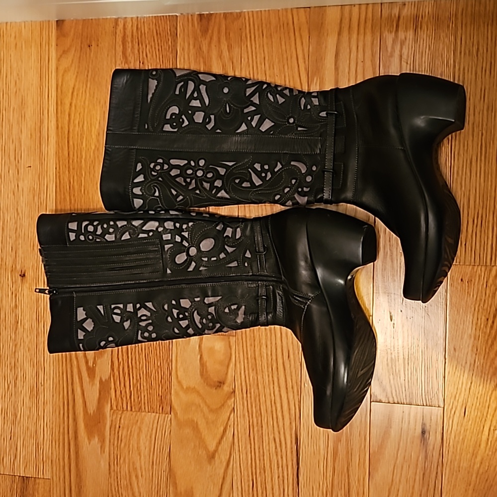 Naot black leather boot size 38